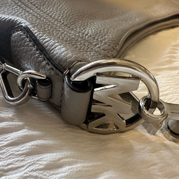 Michael Kors Gray adjusted shoulder Bag - Picture 4 of 15
